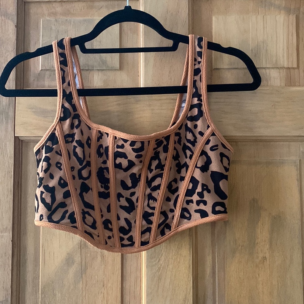 Leaped print crop top